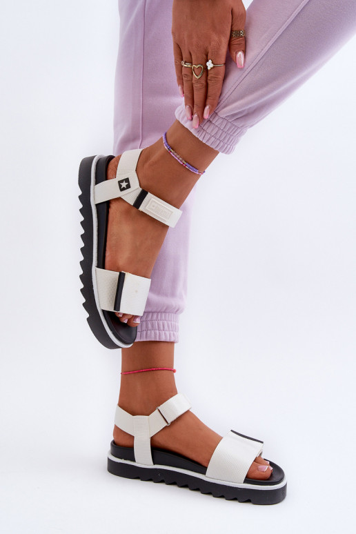 Sandalias de mujer con plataforma Big Star NN274777 color blanco