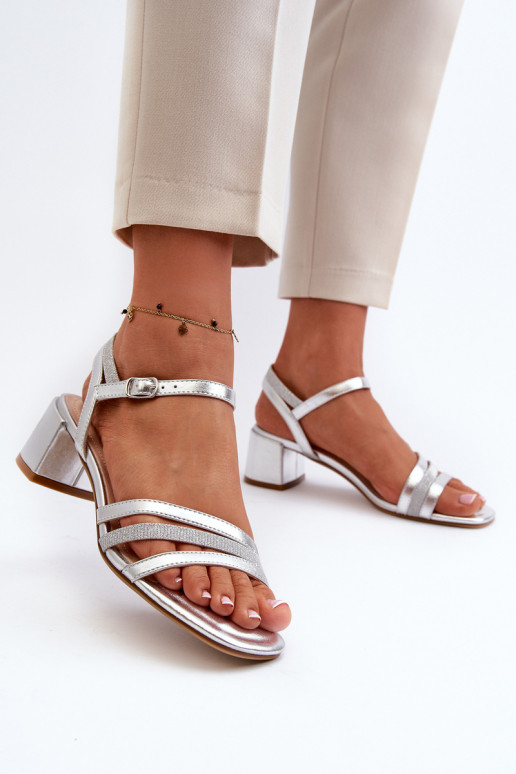 Sandalias de mujer con tacón bajo fabricadas en piel ecológica Sergio Leone SK046 color plata Sandalias de mujer con tacón bajo fabricadas en piel ecológica Sergio Leone SK046 color plata
