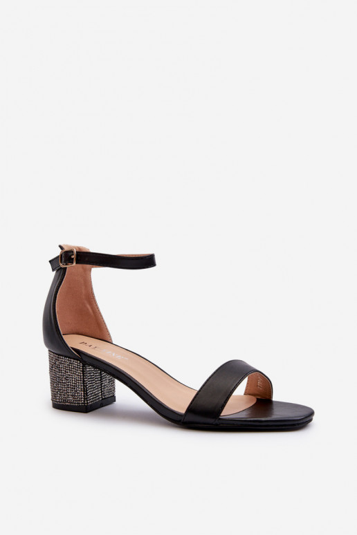 Sandalias de mujer en piel ecológica Zdobionym Obcasie color negro Wiatalia