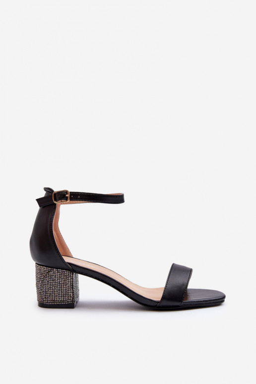 Sandalias de mujer en piel ecológica Zdobionym Obcasie color negro Wiatalia