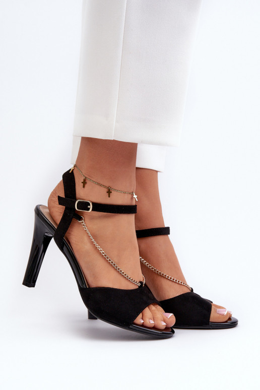 Sandalias de mujer con tacón fino confeccionadas en ante ecológico con cadenas Sergio Leone SK925 en color negro
