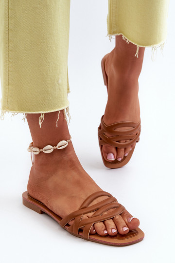 Pantuflas de mujer de cuero sintético con tacones anchos color marrón Moldela
