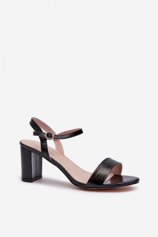 sandalias con tacón en color negro Glindra