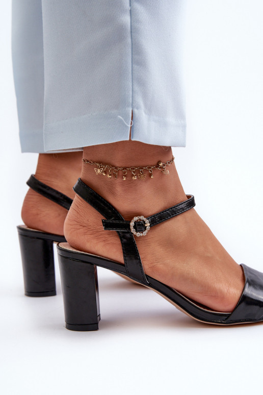 sandalias con tacón en color negro Glindra