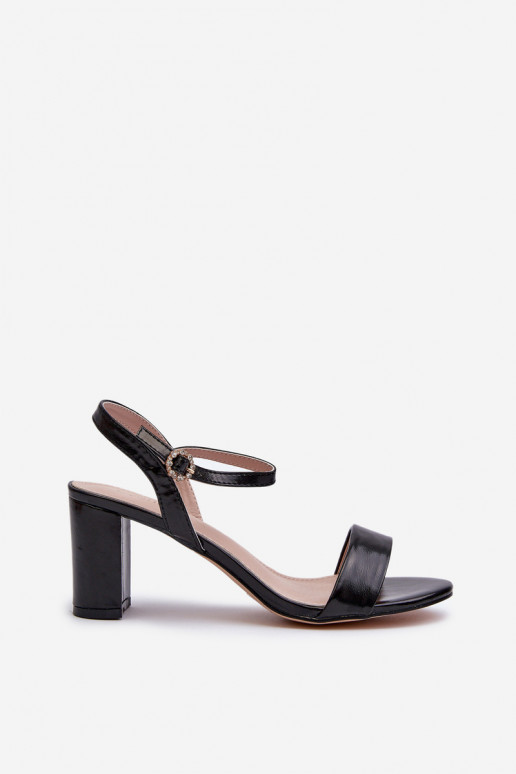 sandalias con tacón en color negro Glindra