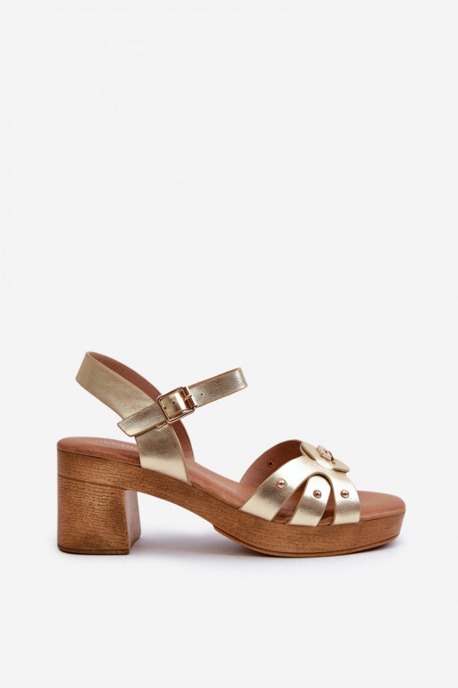 Sandalias de mujer con tacón fabricadas en ecopiel en color dorado Assames