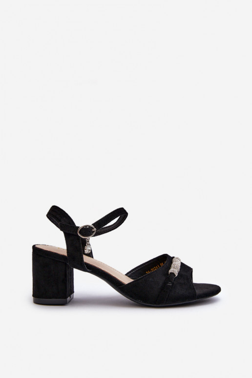 Sandalias de mujer confeccionadas en ante ecológico con tacón con bonitos detalles en color negro Narhi