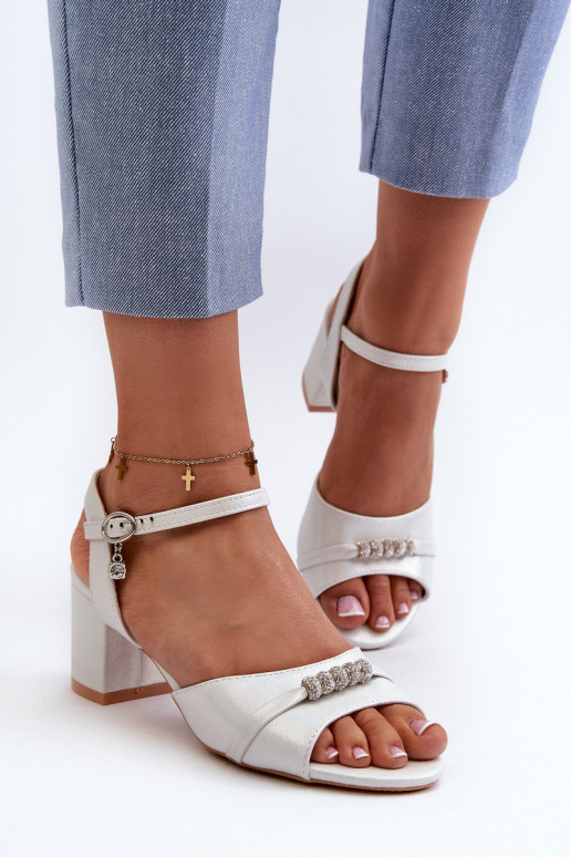 Sandalias de mujer Eko con tacón con bonitos detalles en color plata Narhi