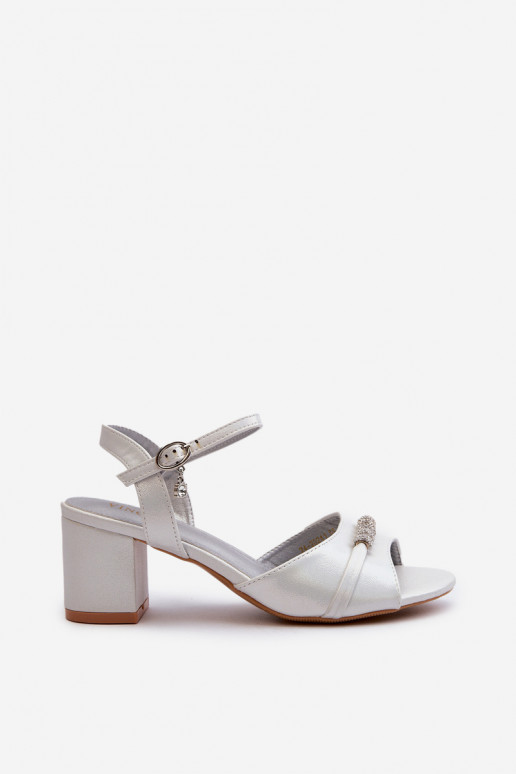 Sandalias de mujer Eko con tacón con bonitos detalles en color plata Narhi