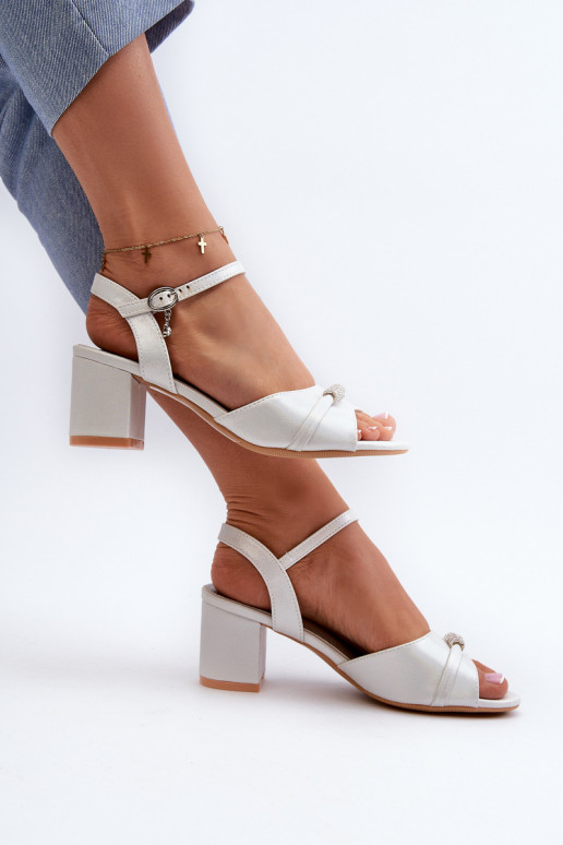 Sandalias de mujer Eko con tacón con bonitos detalles en color plata Narhi