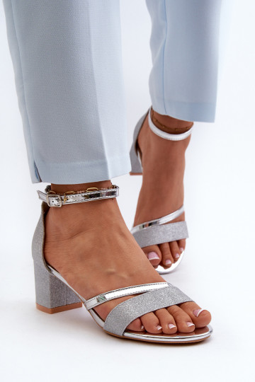 Sandalias brillantes con tacón bajo Ploemis en plateado