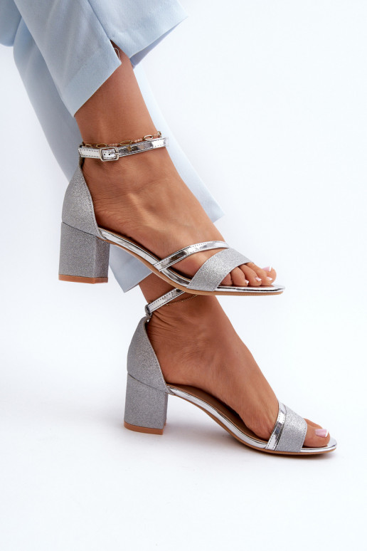 Sandalias brillantes con tacón bajo Ploemis en plateado