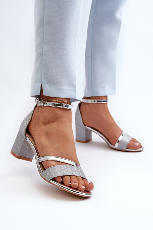 Sandalias brillantes con tacón bajo Ploemis en plateado