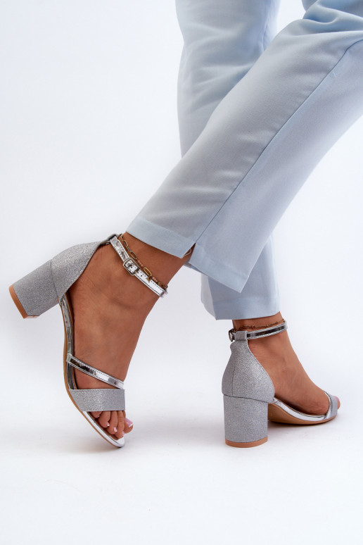 Sandalias brillantes con tacón bajo Ploemis en plateado