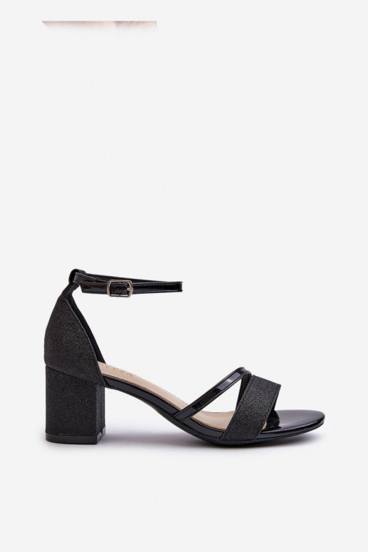 Sandalias brillantes con tacón bajo en color negro Ploemis