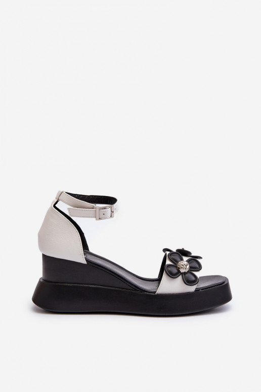 Sandalias de mujer con plataforma I Koturnie con flores en color blanco Foviana Sandalias de mujer con plataforma I Koturnie con flores en color blanco Foviana