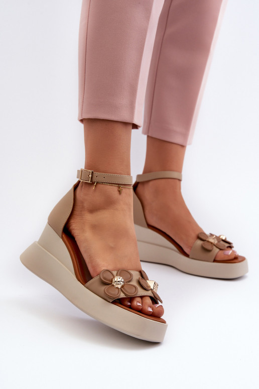 Sandalias de mujer con plataforma I Koturnie con flores beige Foviana Sandalias de mujer con plataforma I Koturnie con flores beige Foviana