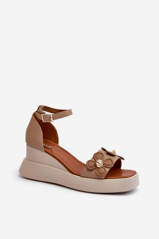 Sandalias de mujer con plataforma I Koturnie con flores beige Foviana Sandalias de mujer con plataforma I Koturnie con flores beige Foviana