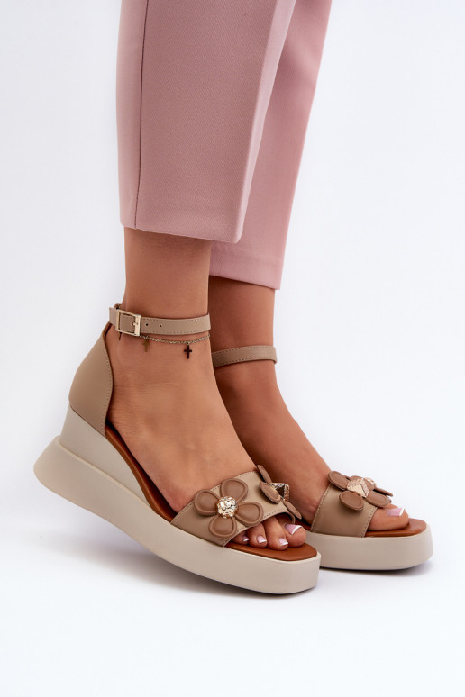 Sandalias de mujer con plataforma I Koturnie con flores beige Foviana Sandalias de mujer con plataforma I Koturnie con flores beige Foviana