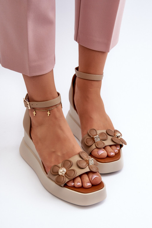 Sandalias de mujer con plataforma I Koturnie con flores beige Foviana Sandalias de mujer con plataforma I Koturnie con flores beige Foviana