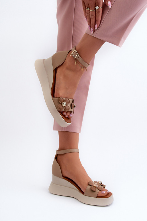 Sandalias de mujer con plataforma I Koturnie con flores beige Foviana Sandalias de mujer con plataforma I Koturnie con flores beige Foviana