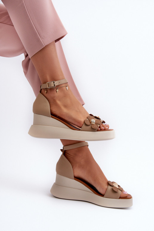 Sandalias de mujer con plataforma I Koturnie con flores beige Foviana Sandalias de mujer con plataforma I Koturnie con flores beige Foviana