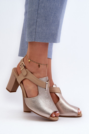 Sandalias de mujer de tacón confeccionadas en ecopiel en color dorado Queenmarie 2