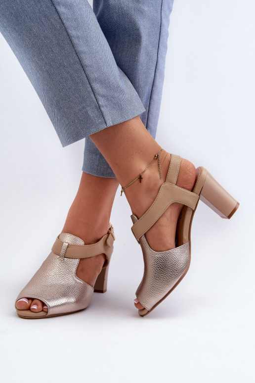 Sandalias de mujer de tacón confeccionadas en ecopiel en color dorado Queenmarie