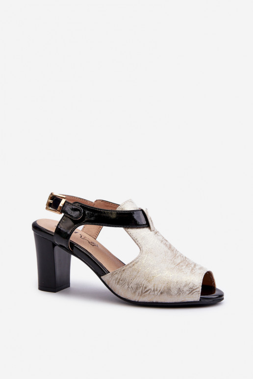 Sandalias de mujer de tacón confeccionadas en ecopiel en color dorado-negro Queenmarie