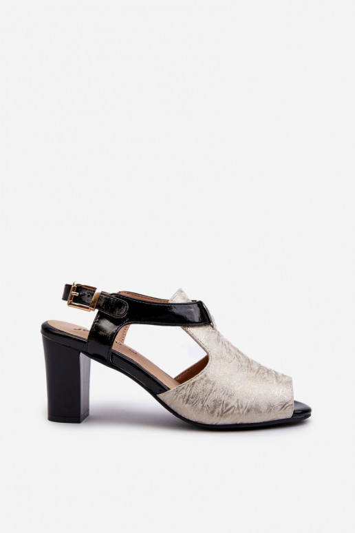 Sandalias de mujer de tacón confeccionadas en ecopiel en color dorado-negro Queenmarie