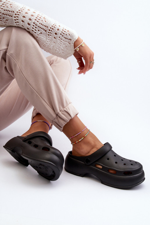 Zapatillas ligeras Zapatillas de mujer con modernas suelas macizas en color negro Danollia