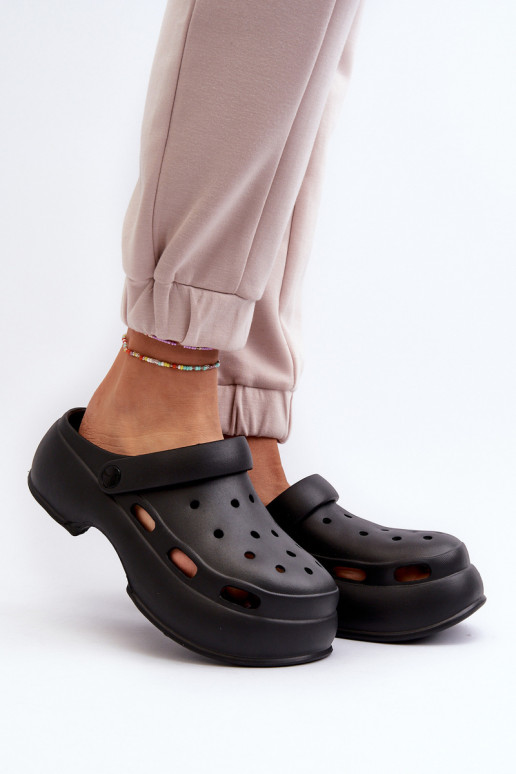 Zapatillas ligeras Zapatillas de mujer con modernas suelas macizas en color negro Danollia