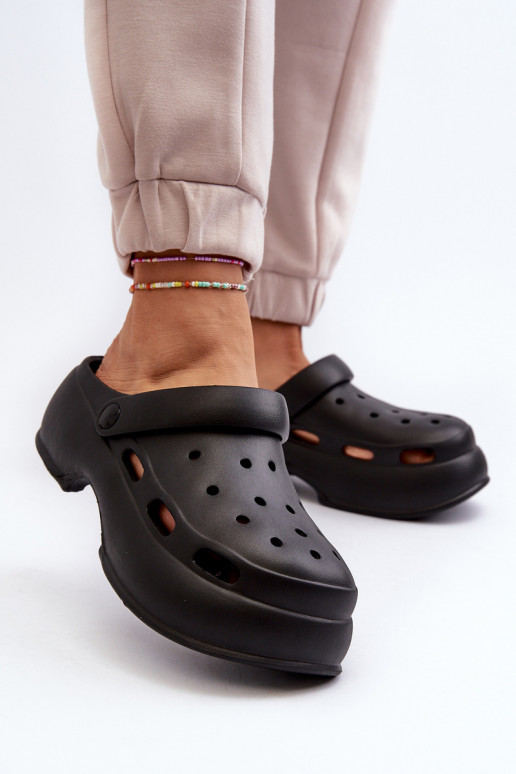 Zapatillas ligeras Zapatillas de mujer con modernas suelas macizas en color negro Danollia