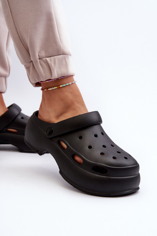 Zapatillas ligeras Zapatillas de mujer con modernas suelas macizas en color negro Danollia