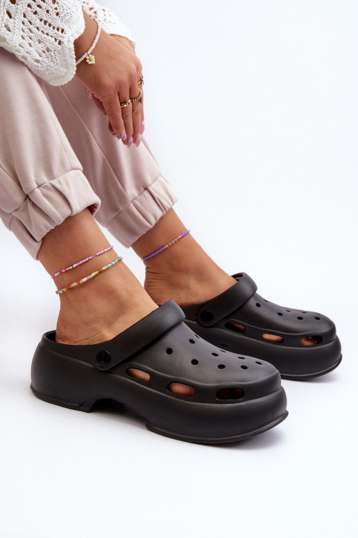 Zapatillas ligeras Zapatillas de mujer con modernas suelas macizas en color negro Danollia