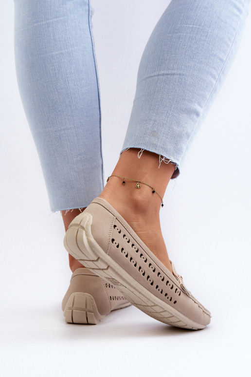 Mocasines de mujer calados con adornos en beige Kaydance Mocasines de mujer calados con adornos en beige Kaydance