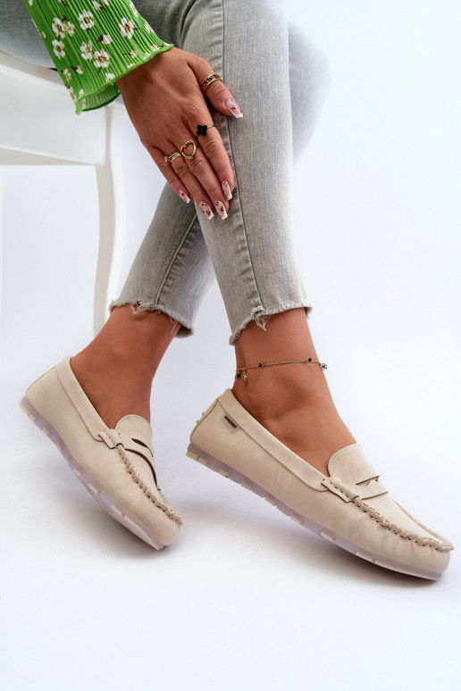 Mocasines de mujer elaborados en ecopiel en color marfil Celoria