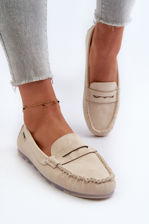 Mocasines de mujer elaborados en ecopiel en color marfil Celoria