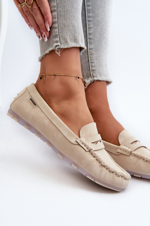 Mocasines de mujer elaborados en ecopiel en color marfil Celoria
