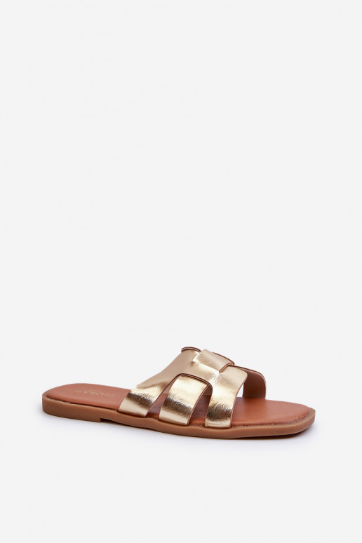 Chanclas de mujer con suela plana fabricadas en ecopiel en color dorado Risamay