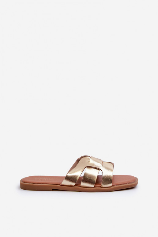 Chanclas de mujer con suela plana fabricadas en ecopiel en color dorado Risamay