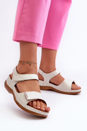 Sandalias cómodas para mujer con cierres adhesivos en color plata Iphiope