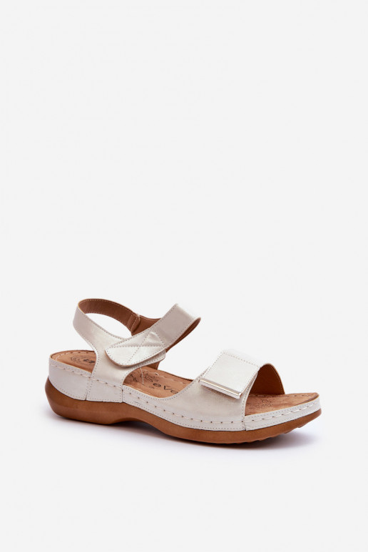 Sandalias cómodas para mujer con cierres adhesivos en color plata Iphiope