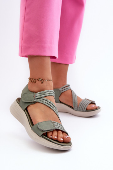 Sandalias cómodas con cierres adhesivos en color verde Eladora