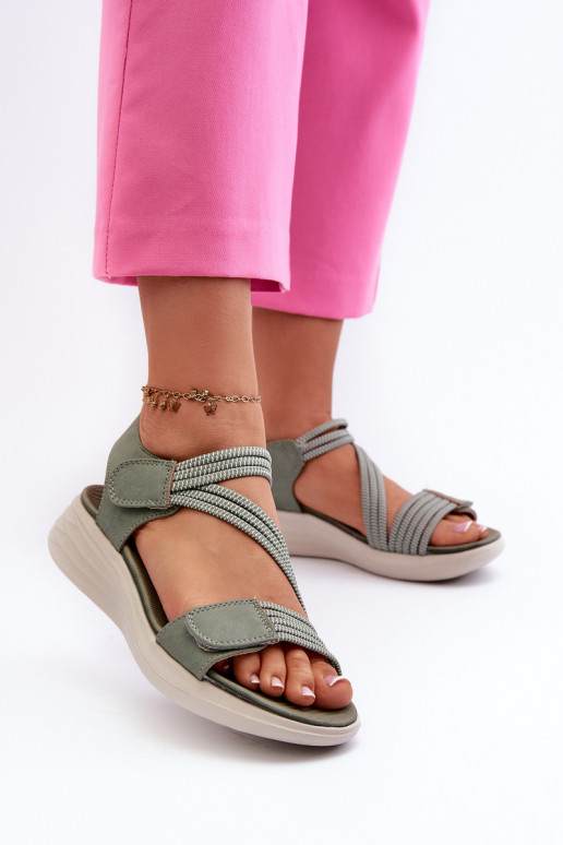 Sandalias cómodas con cierres adhesivos en color verde Eladora