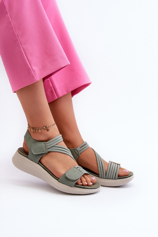 Sandalias cómodas con cierres adhesivos en color verde Eladora