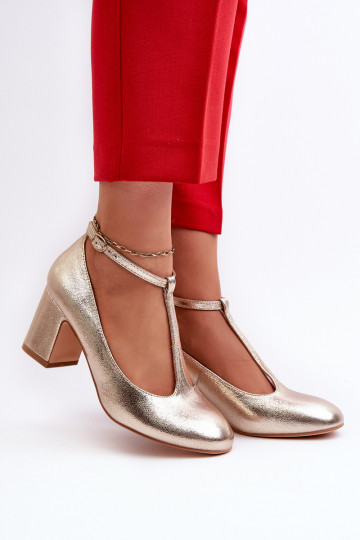 Zapatos confeccionados en ecopiel con tacón en color dorado Raniyah