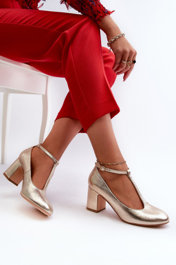 Zapatos confeccionados en ecopiel con tacón en color dorado Raniyah 2