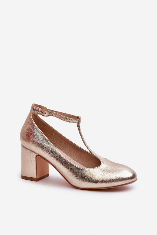 Zapatos confeccionados en ecopiel con tacón en color dorado Raniyah