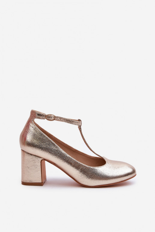 Zapatos confeccionados en ecopiel con tacón en color dorado Raniyah